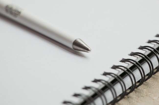 不用墨水也不用筆芯， Napkin 永恆無印筆帶你感受大藝術家的手感溫度