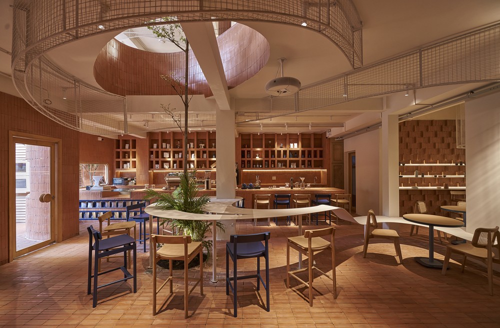 越南胡志明特色咖啡廳「Anh Coffee Roastery」！宛如置身火山红土高原啜飲咖啡