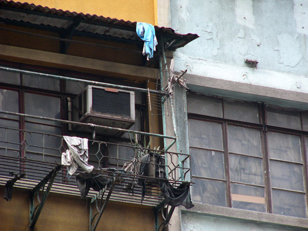 記得愛用曬衣夾(無誤),被風吹落衣物攝影集