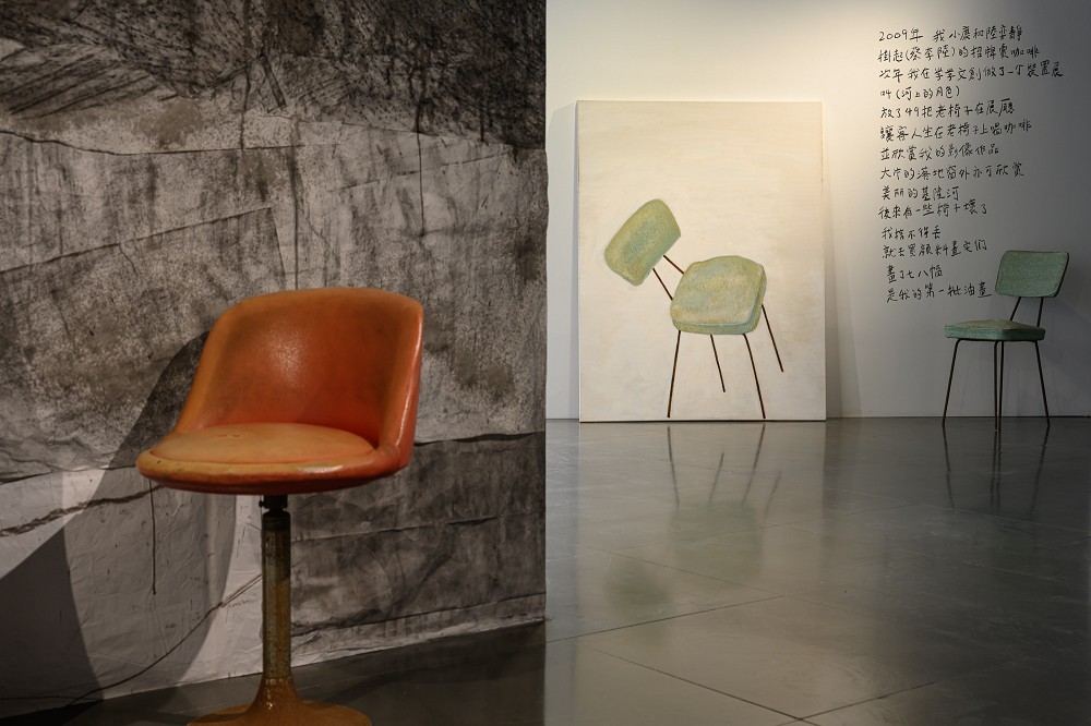 北師美術館《蔡明亮的日子》展覽！集結20幅畫作、老椅子、未公開影像、電影記憶