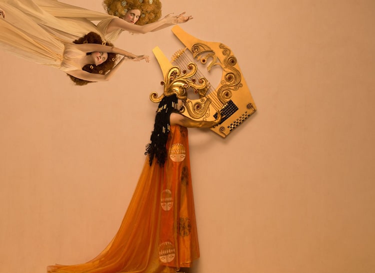 向克林姆名畫致敬！奧地利攝影師Inge Prader拍出藝術大師筆下的黃金時代