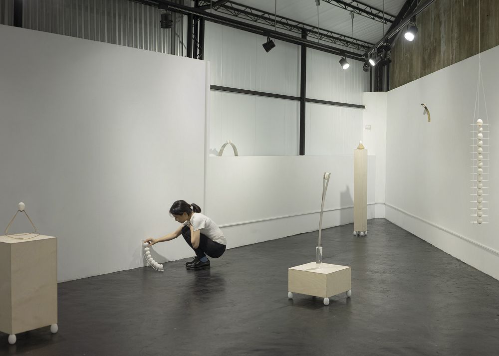 台北鬧空間《蛋架發表免責聲明2.0》趣味展覽！工業設計師陳亮融挑戰微妙的危險張力