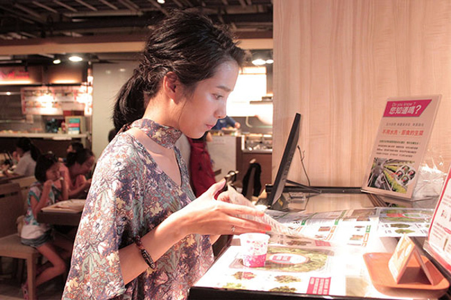 ﻿﻿﻿﻿購物是一種正能量釋放 質感女生温貞菱逛誠品生活週年慶