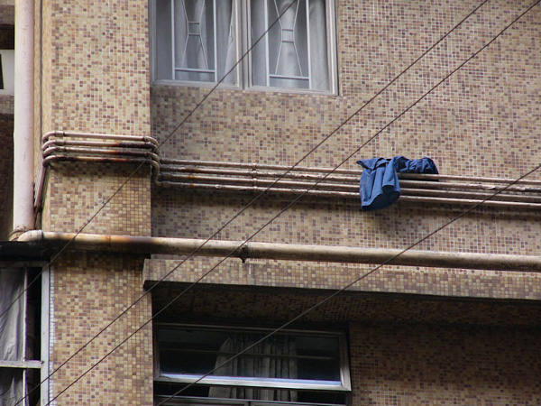 記得愛用曬衣夾(無誤),被風吹落衣物攝影集