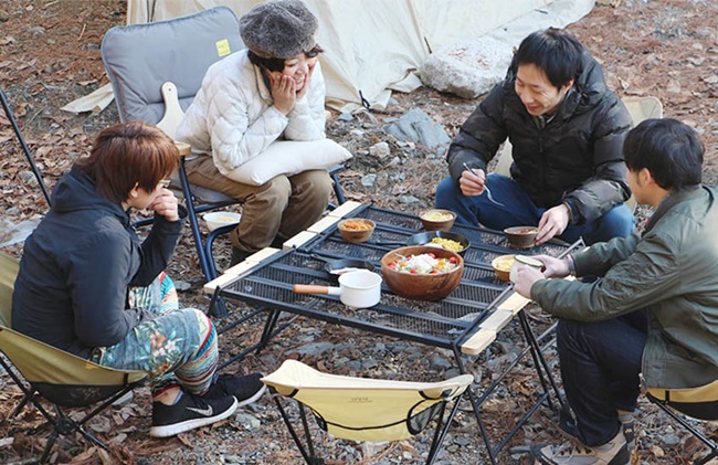 萬用露營桌 TEQUILA TABLE 給你滿滿的野外用餐平台！