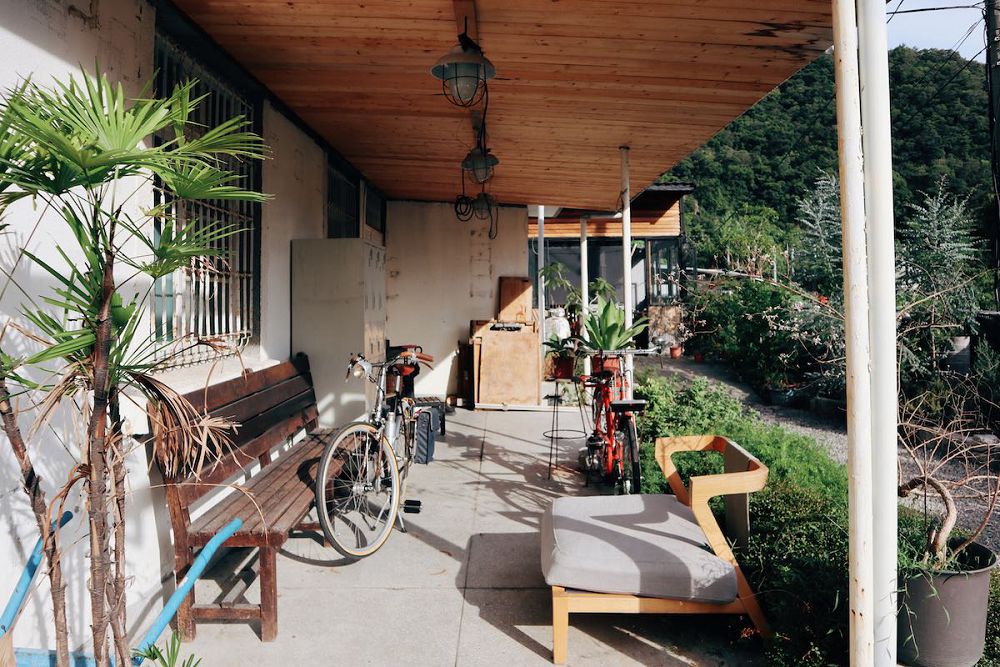 親手改造 50 年北投山野的荒廢老宅！LIGHT HOUSE 主理人葉士豪的木質綠意複合工作室