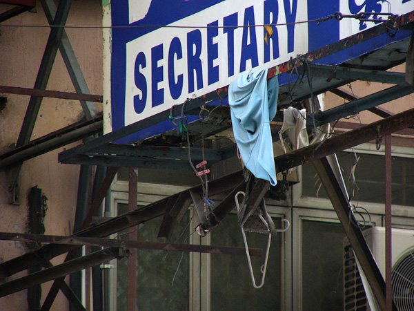 記得愛用曬衣夾(無誤),被風吹落衣物攝影集