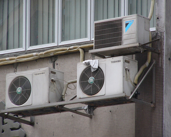 記得愛用曬衣夾(無誤),被風吹落衣物攝影集