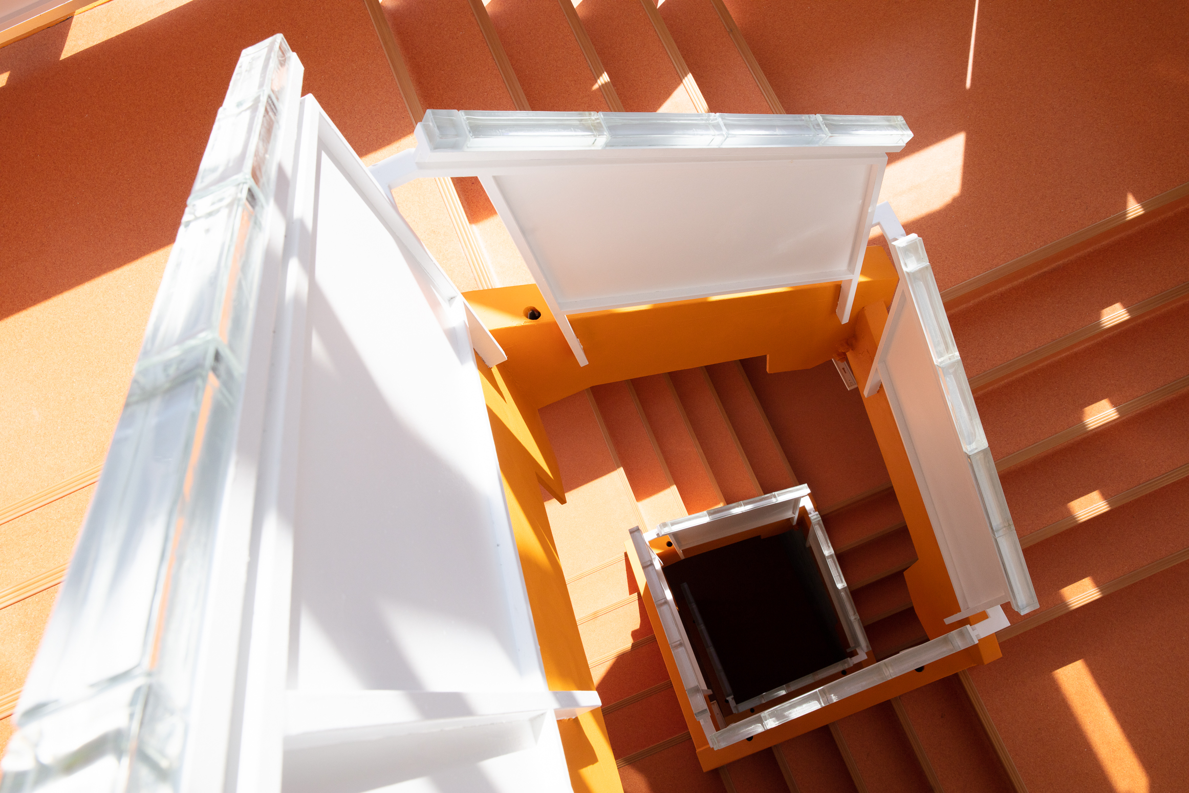 新竹特色咖啡廳「春室 The POOL 」!春池玻璃改造玻璃窯爐的通透藝文空間