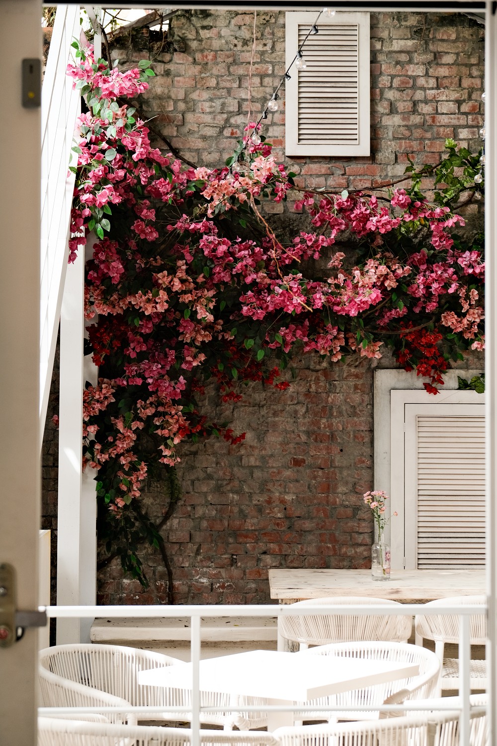 臺虎第二間調酒吧「Bar MED」亮相台中！隱身老宅裡的地中海情調純白酒吧