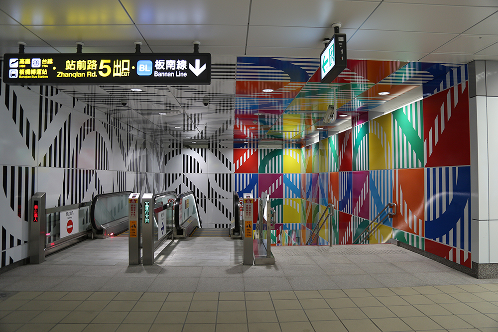 捷運新北環狀線將啟用！法國藝術大師 Daniel Buren 招牌條紋、光影變化躍上板橋車站