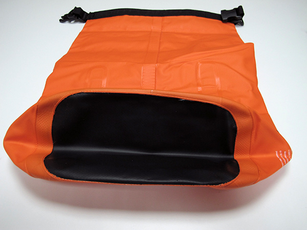 【生活玩物】梅雨季，你需要一個防水好包