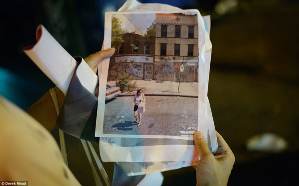 把曾經出現在 Google 街景中的過路人搬回原處