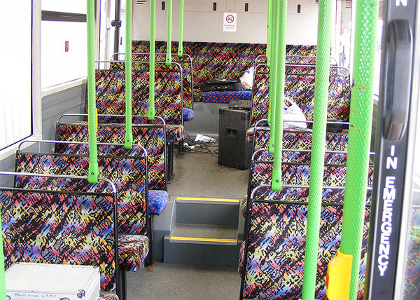 全世界都一樣醜設計：公眾交通工具座椅上的驚人圖案