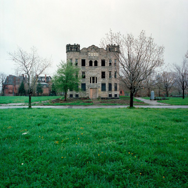 100 間由攝影師 Kevin Bauman 所拍攝的廢棄別墅攝影集