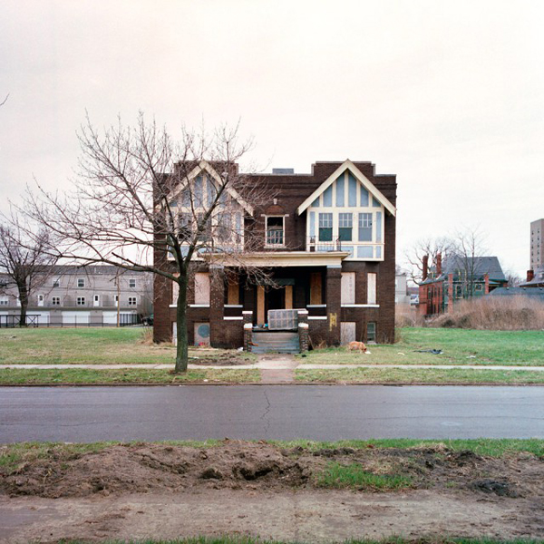 100 間由攝影師 Kevin Bauman 所拍攝的廢棄別墅攝影集