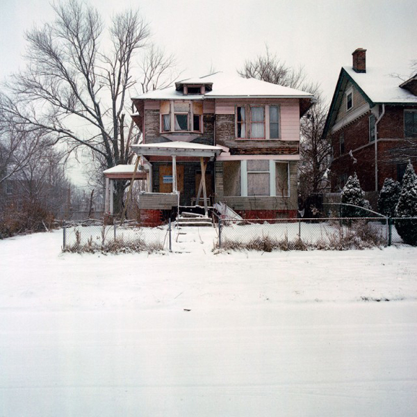 100 間由攝影師 Kevin Bauman 所拍攝的廢棄別墅攝影集