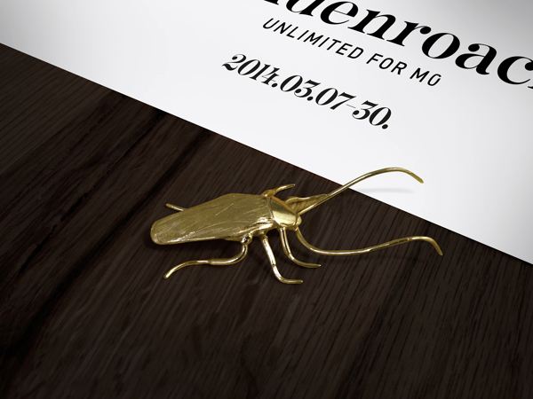 拿起拖鞋前先看仔細！鍍金的蟑螂雕塑（慎入：內有大量蟑螂）