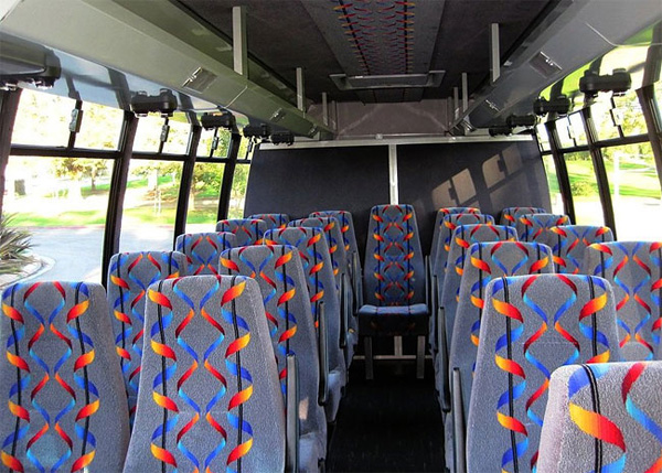 全世界都一樣醜設計：公眾交通工具座椅上的驚人圖案