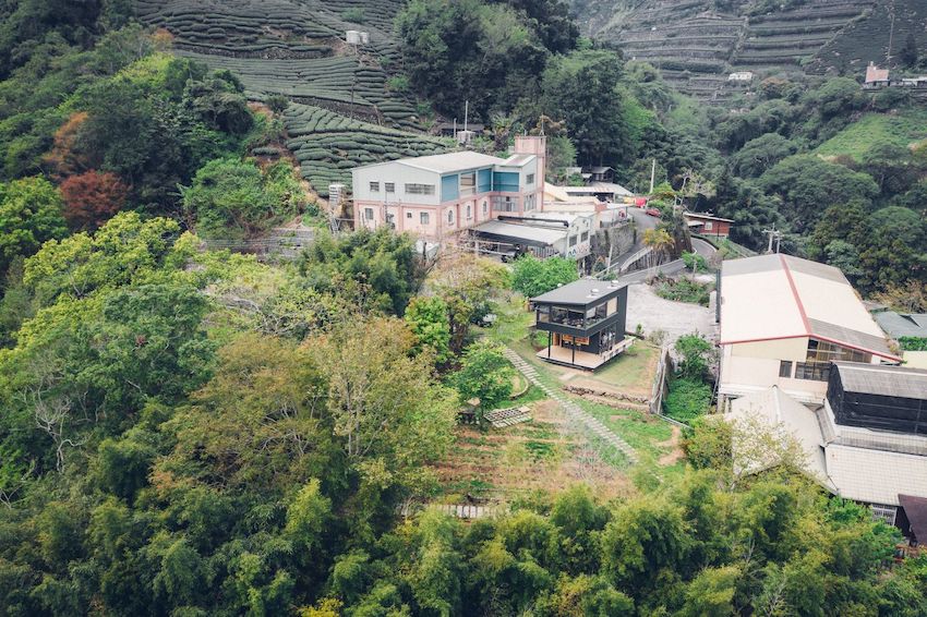 嘉義「山角鐵茶屋」風格茶室空間！享受樟樹湖雲霧繚繞美景