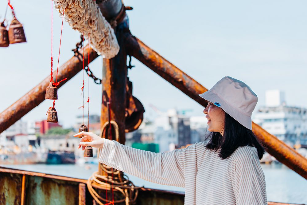 阿根納的光雕船、愛馬仕設計師夢幻船艙酒吧！《2020 基隆潮藝術：海的一日》藝術季讓海上美術館開張