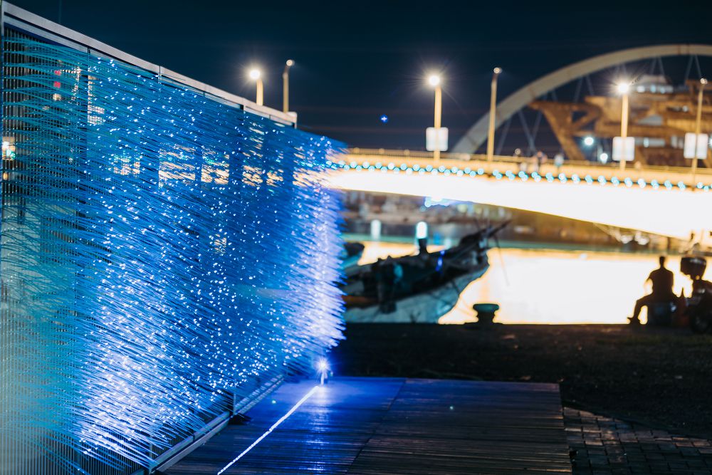 阿根納的光雕船、愛馬仕設計師夢幻船艙酒吧！《2020 基隆潮藝術：海的一日》藝術季讓海上美術館開張