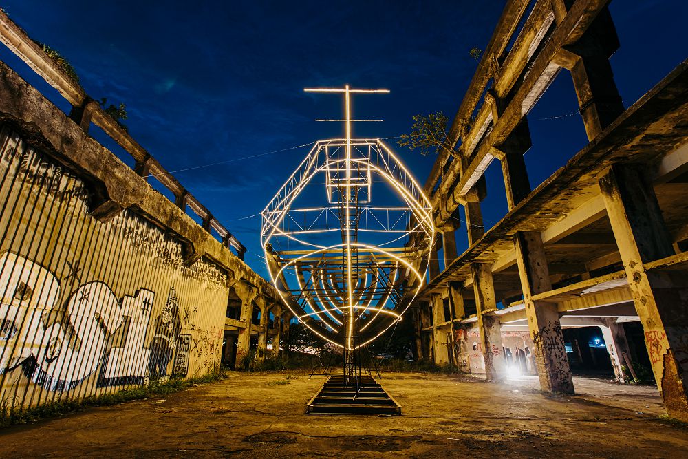 阿根納的光雕船、愛馬仕設計師夢幻船艙酒吧！《2020 基隆潮藝術：海的一日》藝術季讓海上美術館開張