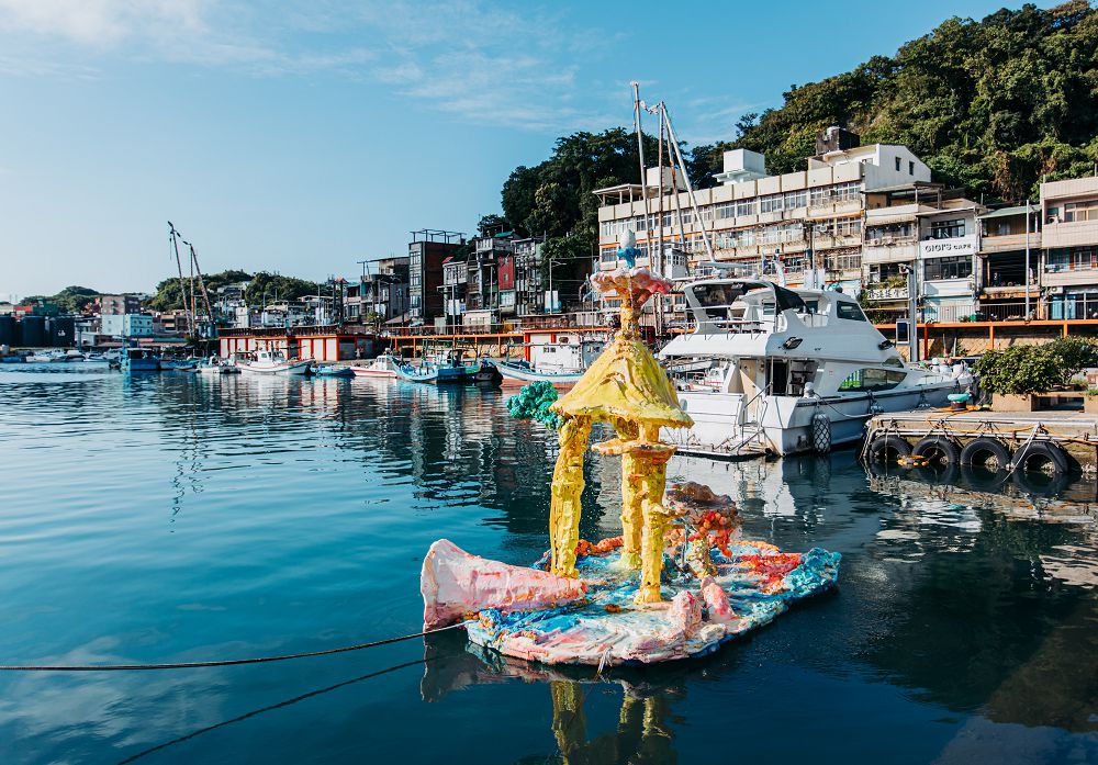 阿根納的光雕船、愛馬仕設計師夢幻船艙酒吧！《2020 基隆潮藝術：海的一日》藝術季讓海上美術館開張