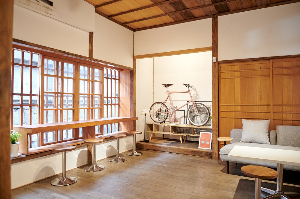 台北單車咖啡廳「tokyobike」進駐萬華！極簡單車生活風格結合日式古蹟、在地小吃