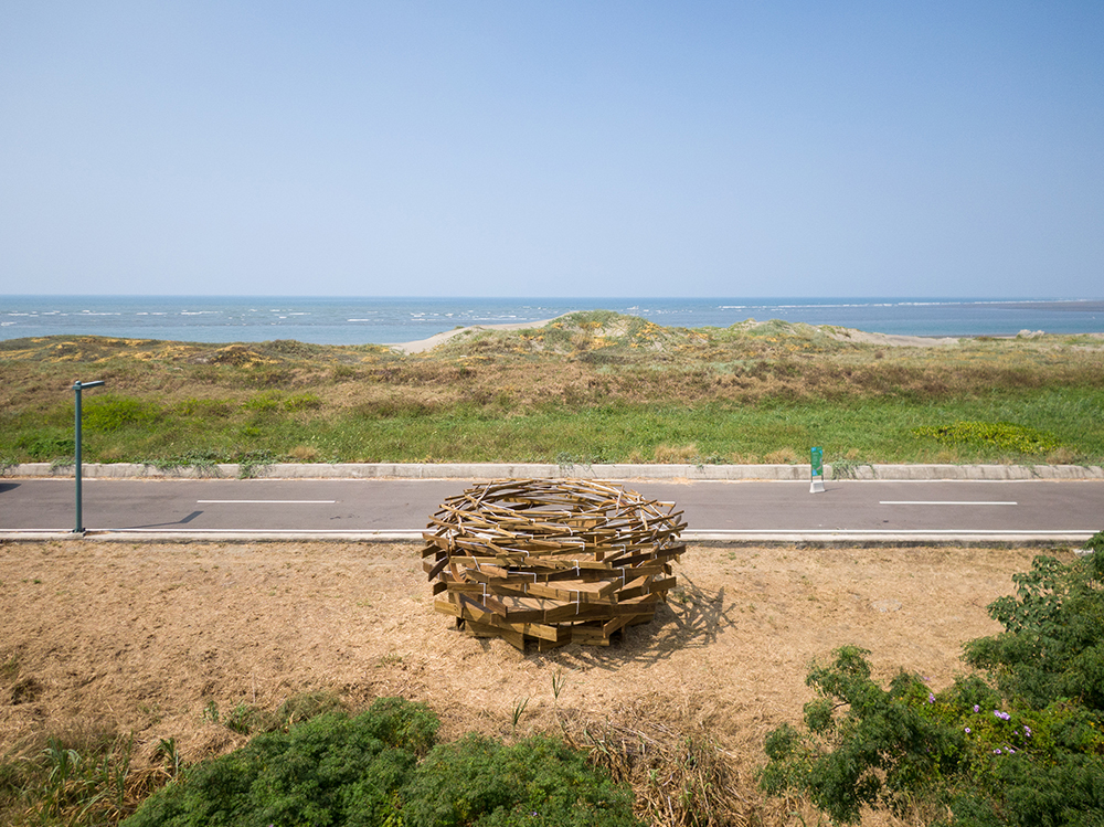 2021新竹香山濕地藝術季登場！彩虹旅人、逐浪球場等7組沿海藝術作品