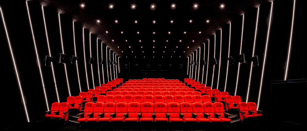 高雄「內惟藝術中心」登場!純白建築結合展覽、電影、美食的文化空間