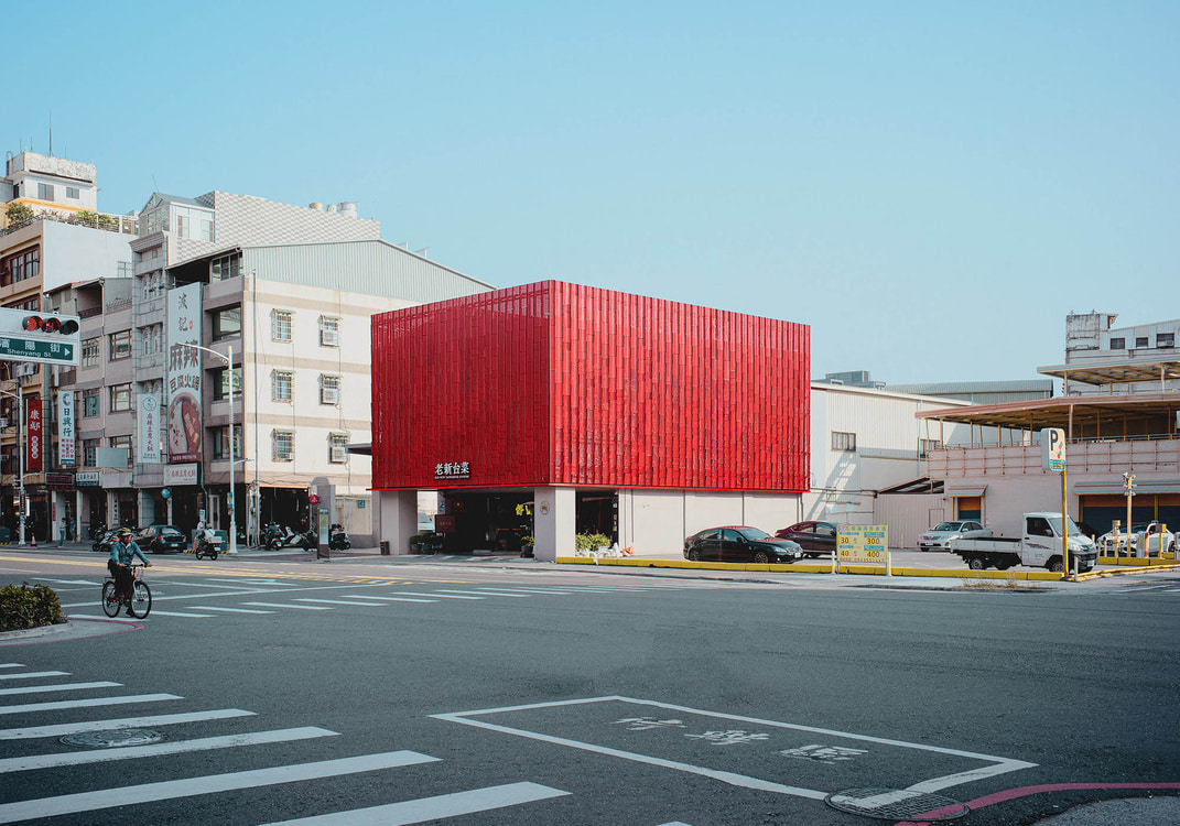 高雄必比登推薦餐廳《老新台菜》,鮮紅建築設計延續在地火候
