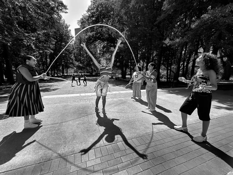 iPhone 17 Pro Max 攝影展:用手機攝影重新定義「喜悅」的瞬間