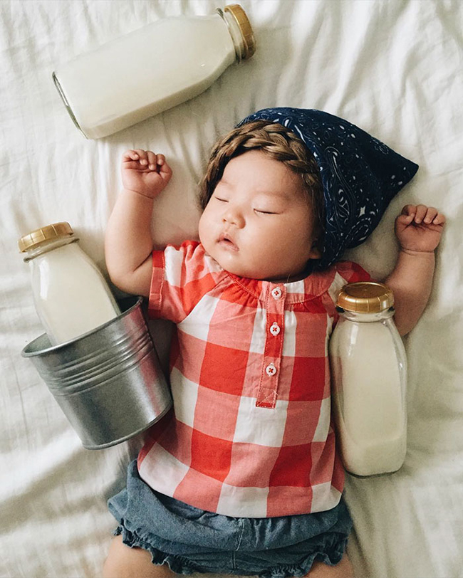 噓～她要上床表演了！4 個月大的寶寶明星夢