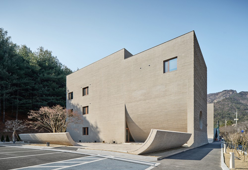 韓國風格咖啡廳Cafe Teri！流線動感建築塑造山谷般特色空間