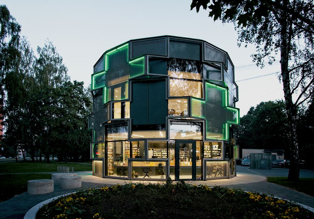 顛覆傳統藥局美學！拉脫維亞「Dzirciema藥局」如地景藝術建築的絕美社區藥房