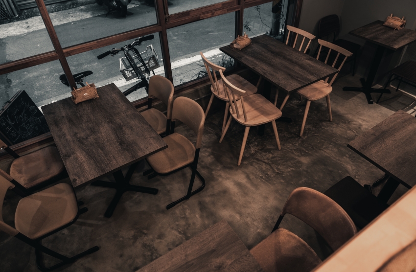 點亮城弄間一室溫潤柔光!台北大安 The Shed 復古咖啡餐館散發迷人的暖心況味