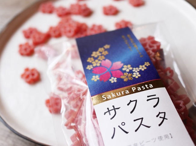 在家也能賞花，就用櫻花義大利麵為春季餐桌添加粉紅氣息！