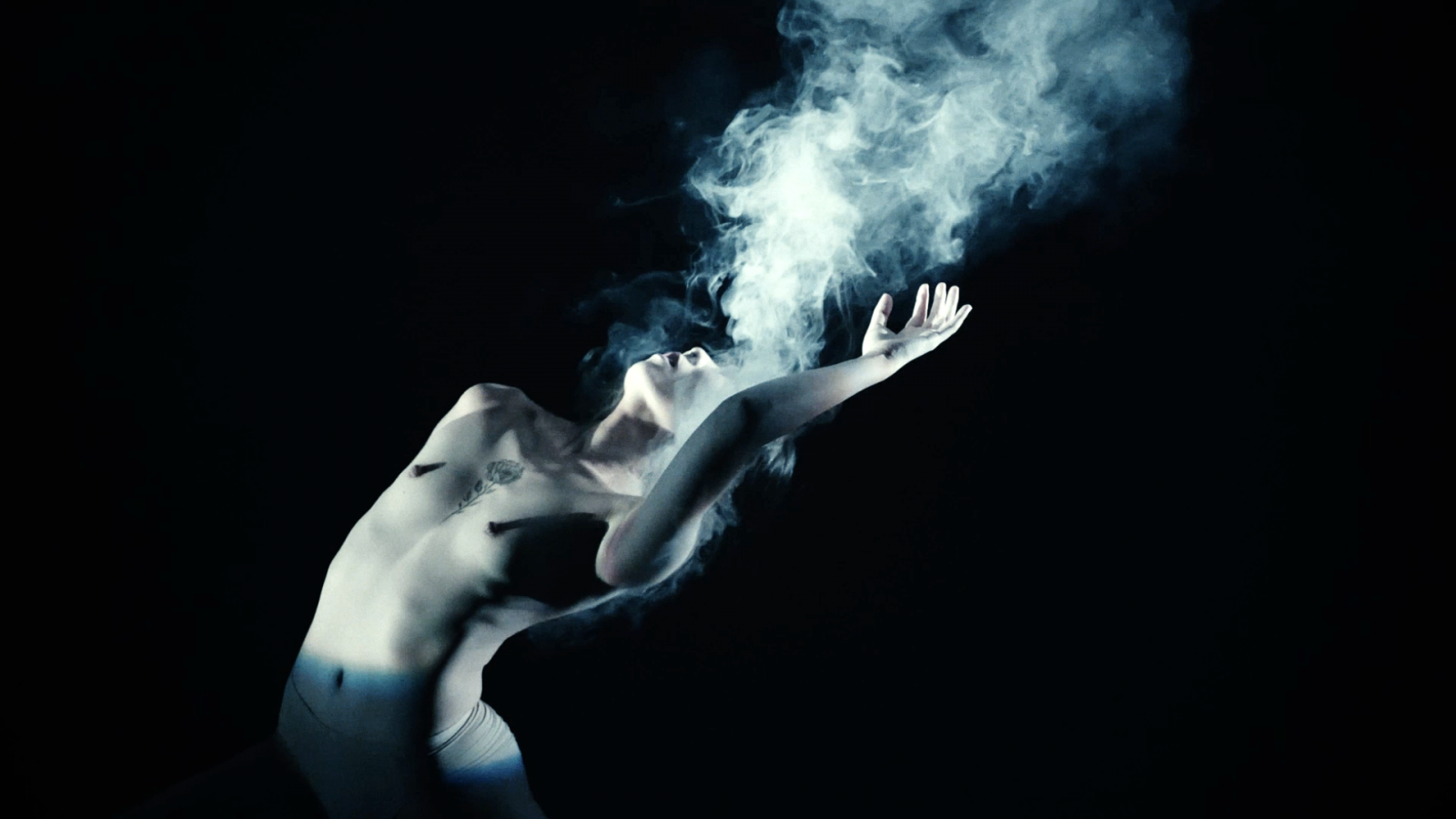 專訪 / 金曲 30、蔡健雅演唱會都有他的作品！叁式 UltraCombos 創辦人曾煒傑結合藝術和科技，打造迷幻動感氛圍