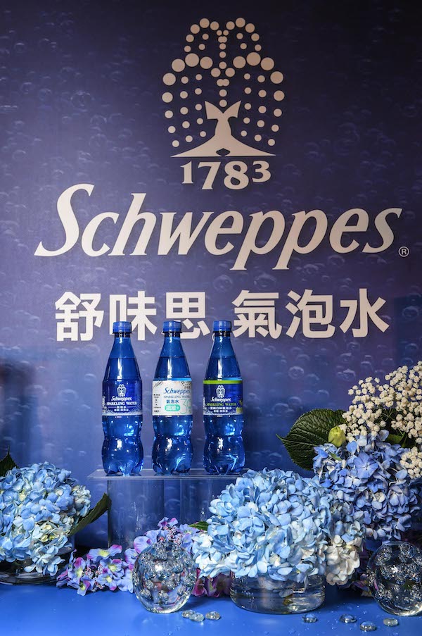 國際天后莫文蔚擔任品牌年度代言人，演繹「Schweppes 舒味思」的百搭魅力
