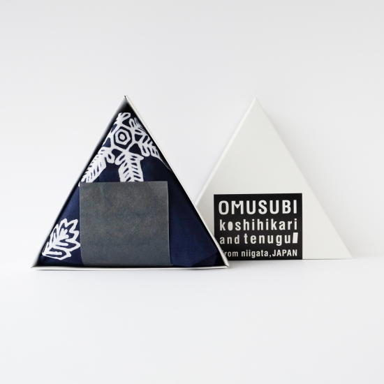 日本 270 年歷史的藤岡染手巾、和紙海苔包裹,超人氣職人手作越光米三角飯團盒!