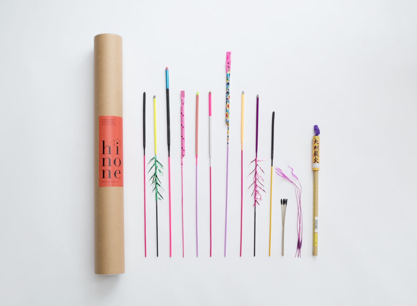 有音樂的煙火？日本推出以文青風花火 hinone，海報筒素雅包裝展現火光的美好與感動