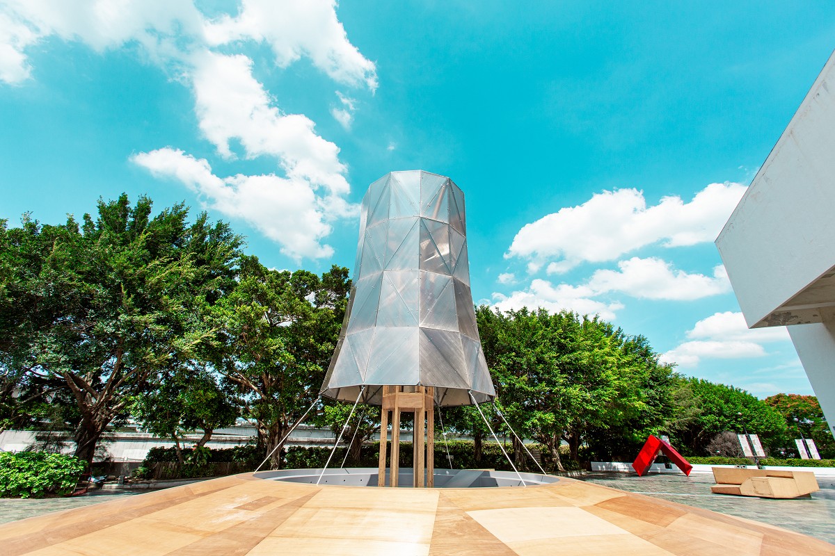 北美館X-Site《爆炸容器》感官裝置藝術！光影、聲音、觸覺共振的超現實造型塔