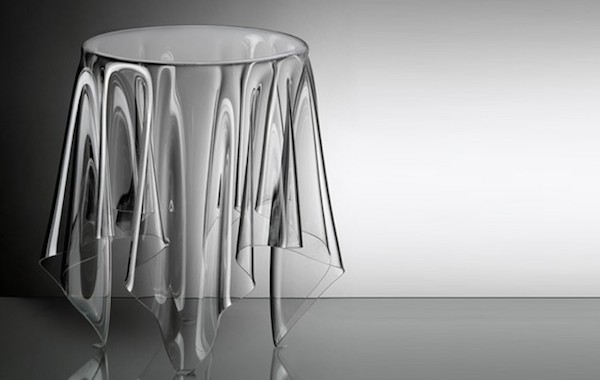 你絕對會想多看它幾眼，奇幻透明小圓桌Illusion Table