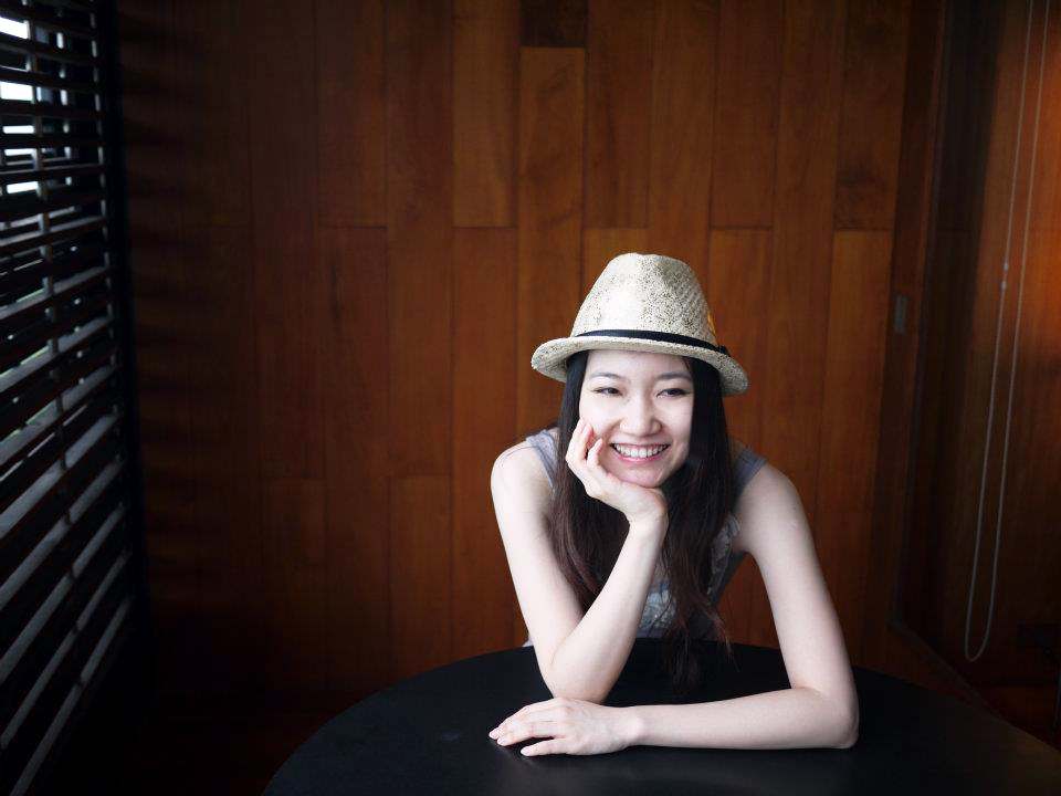 漫步在台北城的洛神，美女畫家程怡甄畫展