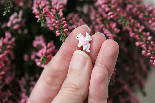 比米粒還小！指尖上的軟陶，迷你版 Porg 好怕被掃走