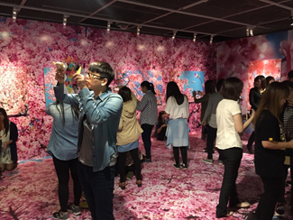 【觀展心得】惡女其實有顆溫柔的心 - 蜷川實花華麗至極，絢爛奪目的影像世界