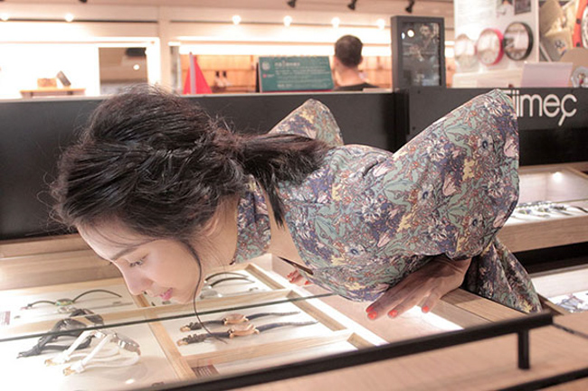 ﻿﻿﻿﻿購物是一種正能量釋放 質感女生温貞菱逛誠品生活週年慶