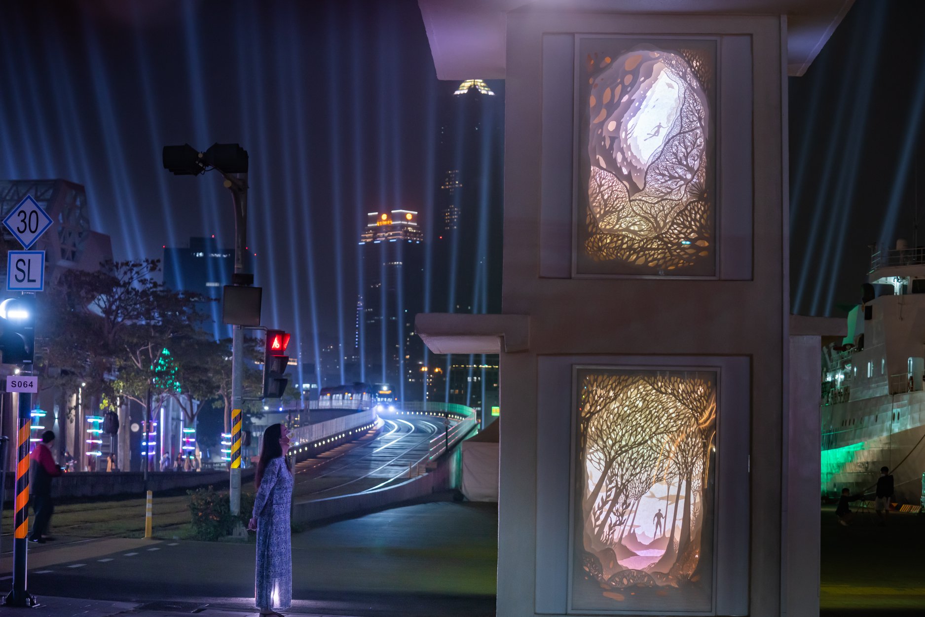 2022台灣燈會在高雄!愛河灣X衛武營雙燈區、機械千手光劍、大港虎橋等180+作品