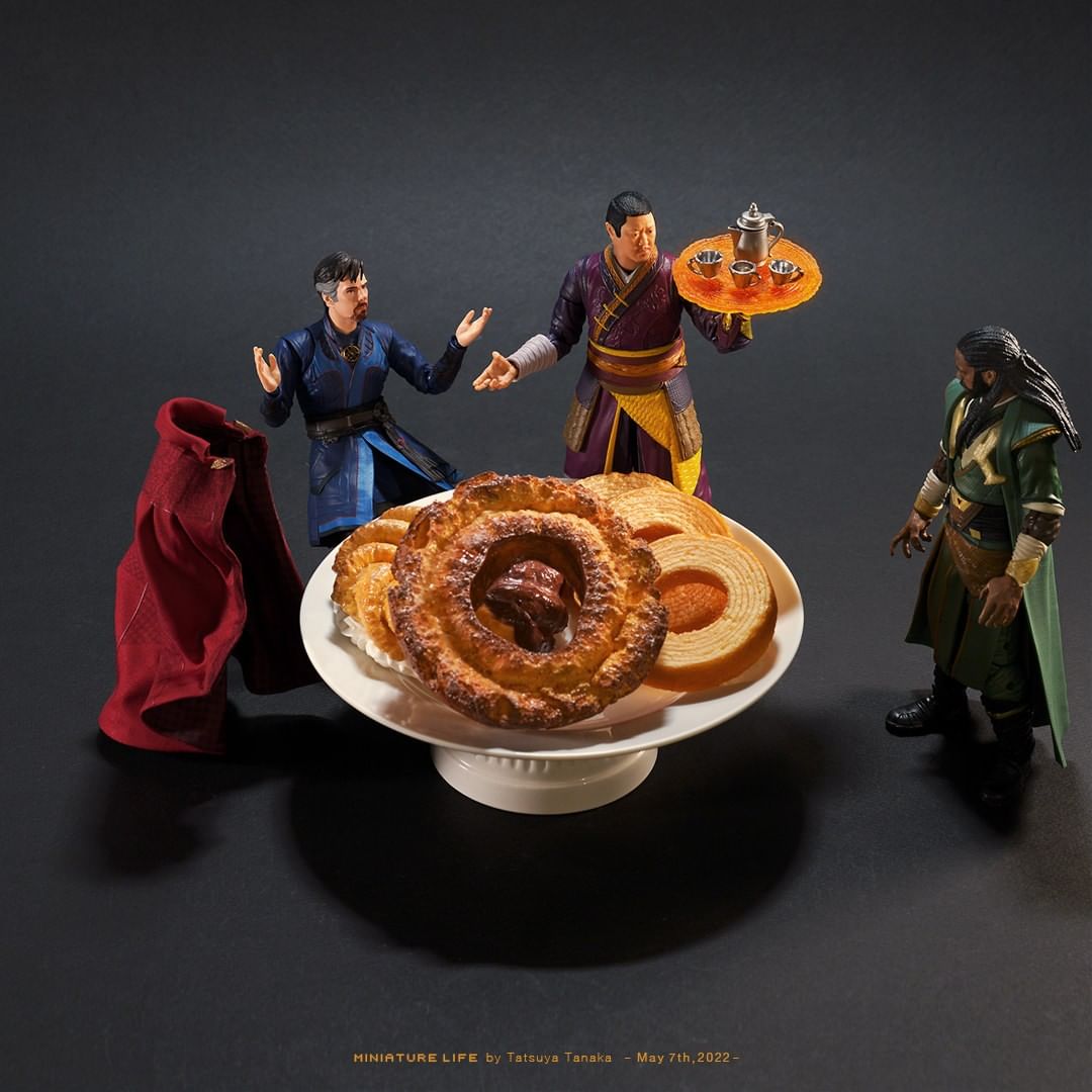田中達也打造微縮超級英雄宇宙！奇異博士魔法陣變身蚊香、甜甜圈